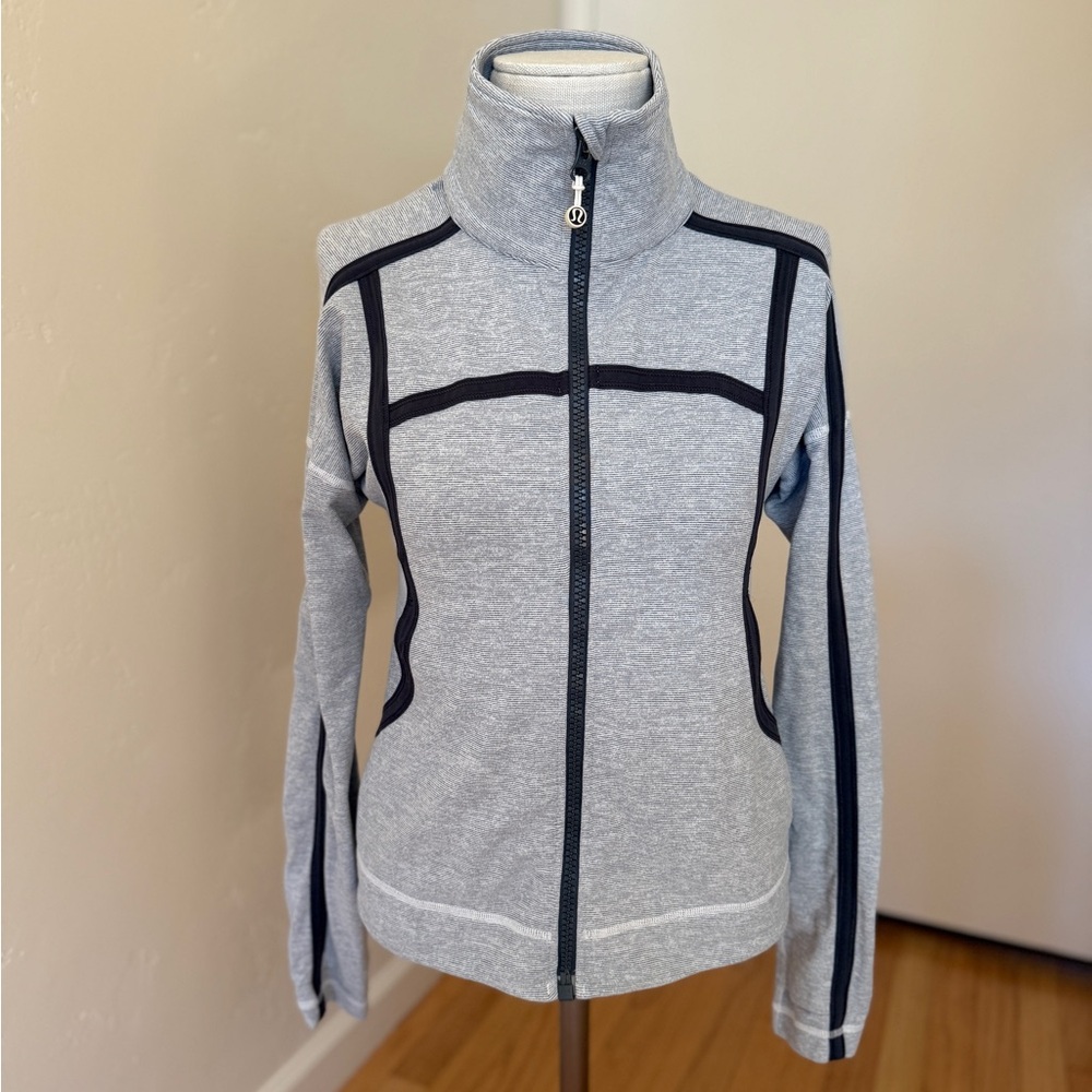 Lululemon Athletica Gray and Black sweatshirt Jacket with pockets size 6